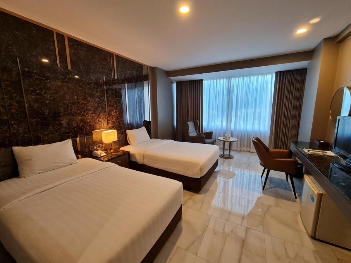 Chaisaeng Palace Hotel Sing Buri Exterior foto