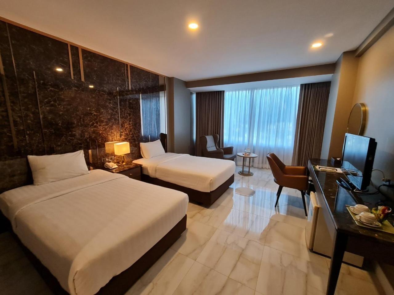 Chaisaeng Palace Hotel Sing Buri Exterior foto